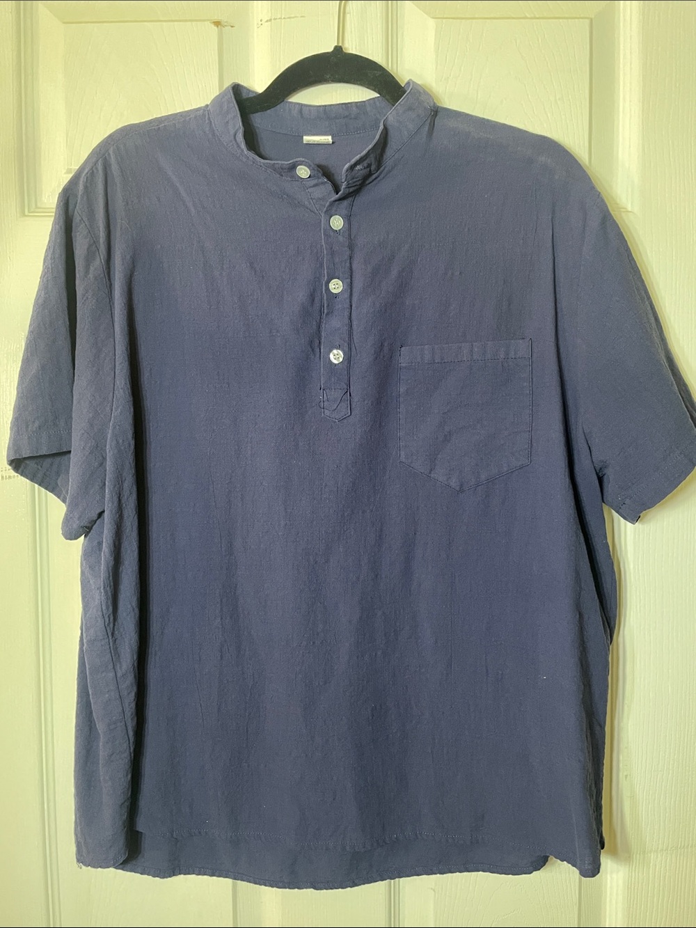Men's Short-Sleeve Henley Shirt in Navy